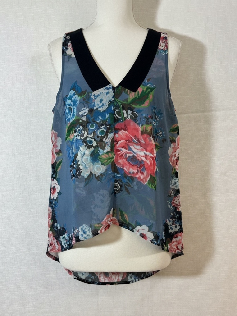 Band of Gypsies Floral V-Neck Sleeveless Camisole in Slate Blue and Rose